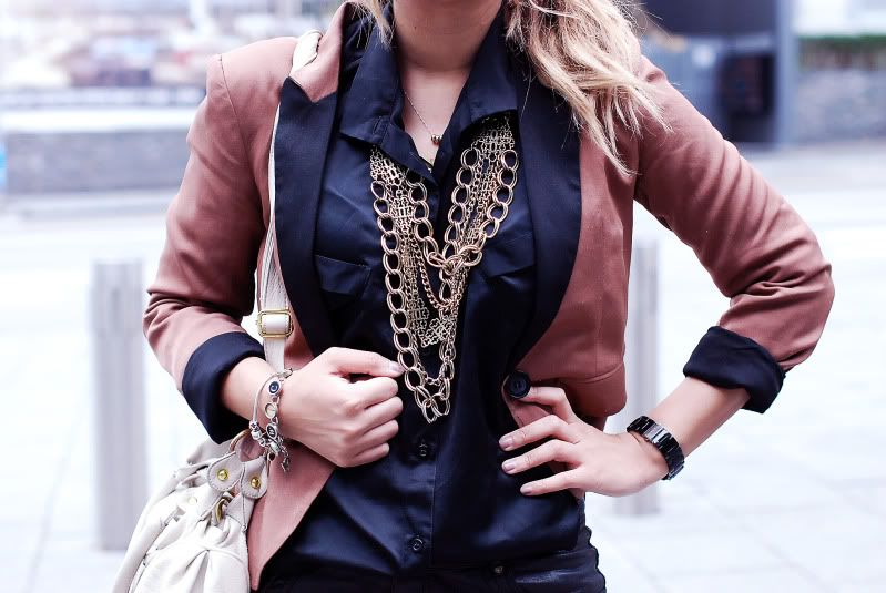 Lucy and The Runaways Busting out the Chanel sunglasses & getting